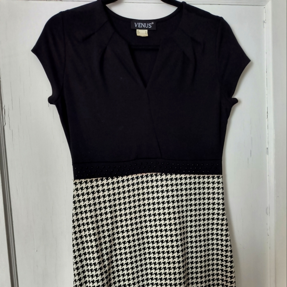 Venus Houndstooth dress